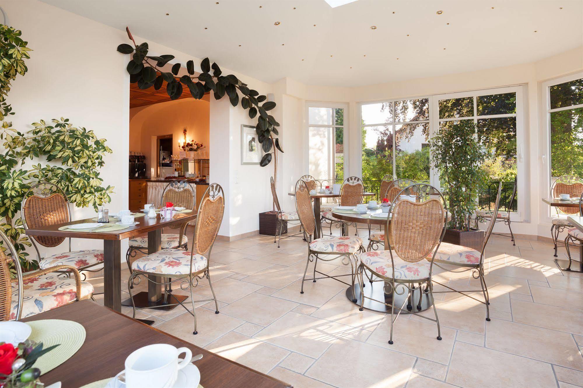 Hotel Schoengarten Garni ลินเดา ภายนอก รูปภาพ